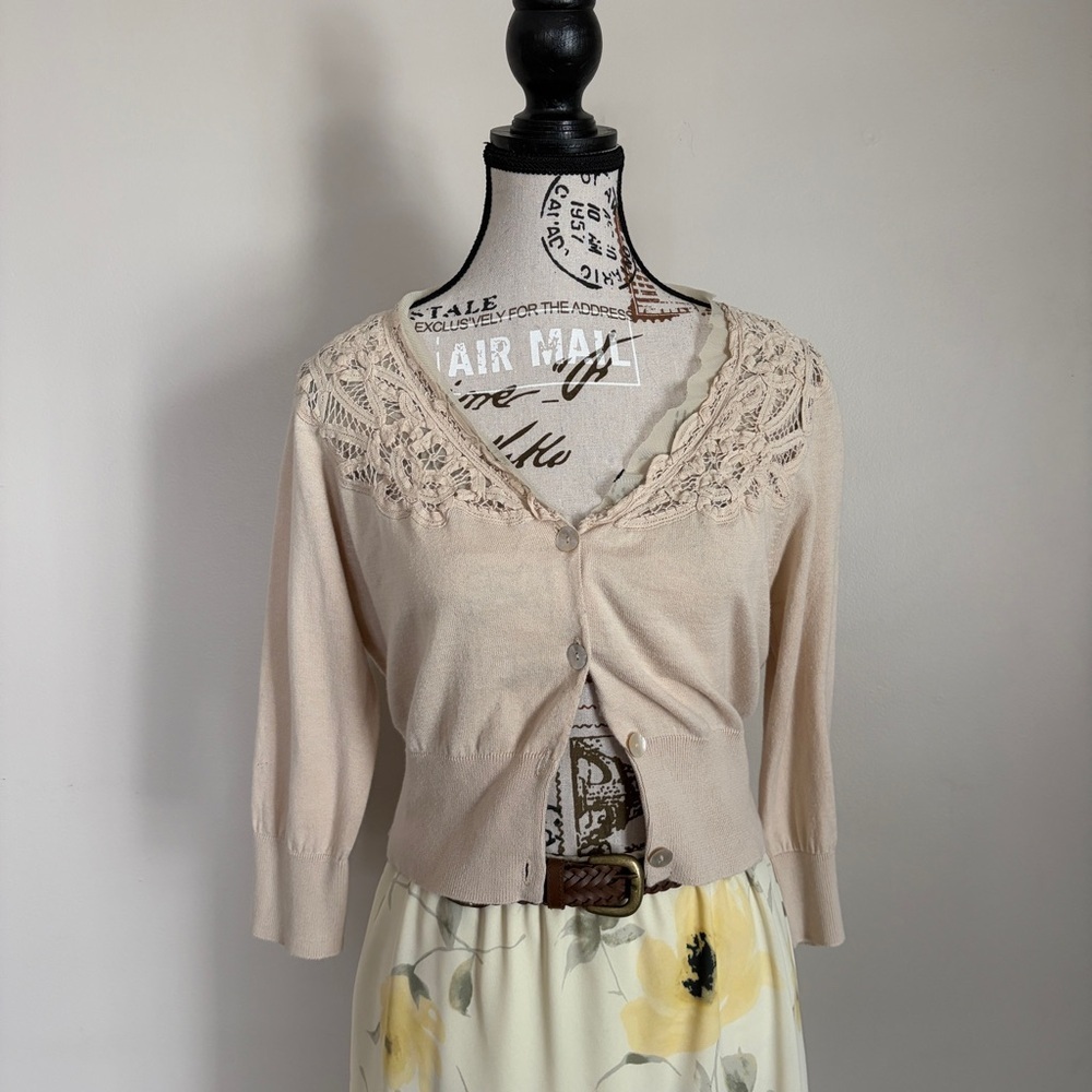 cream lace cropped 3/4 sleeve cardigan with buttons